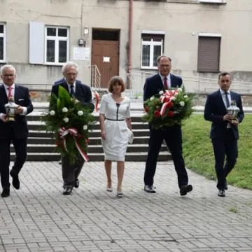 Kwiaty i pamięć w rocznicę wybuchu II Wojny Światowej