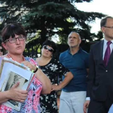 Spacer z rewitalizacją w tle