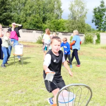Strażacki piknik rodzinny w Dąbrówce zintegrował mieszkańców