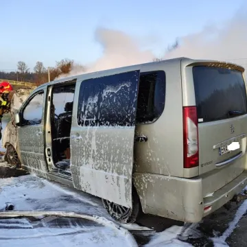 Na autostradzie A1 spalił się peugeot expert