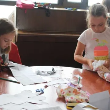 Warsztaty szycia poduszek w MDK w Radomsku