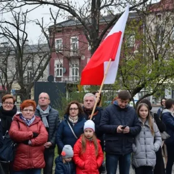 Wiec poparcia dla strajkujących nauczycieli w Radomsku