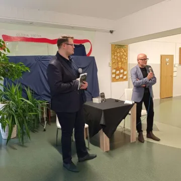 Marcin Wodo promował książkę „Ciemne plamy w Radomsku”