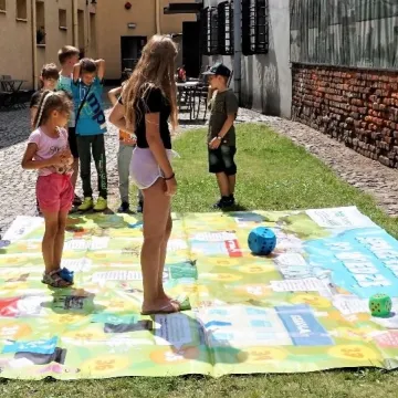 Wakacyjne warsztaty edukacja–segregacja w radomszczańskim muzeum