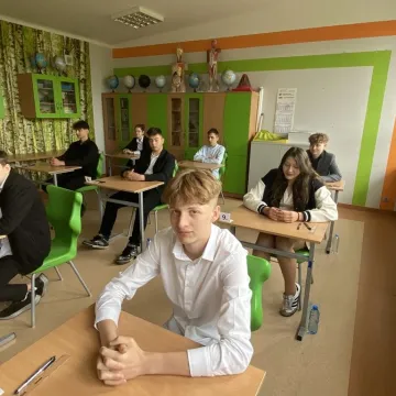 Ósmoklasiści z PSP nr 8 stawiają czoła egzaminowi z matematyki