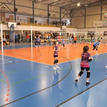 Pierwszy w Radomsku siatkarski turniej minisingielków