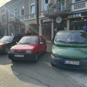 Zlot i parada zabytkowych samochodów w Święto Niepodległości w Radomsku