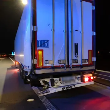 Dwie ciężarówki zderzyły się w nocy na A1