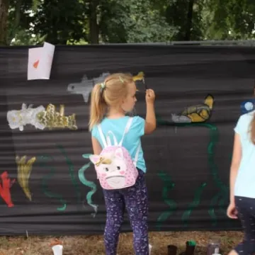 Warsztaty plastyczne „Mania malowania” w plenerze