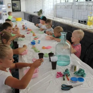 „Sensoryczne masy plastyczne”, warsztaty dla dzieci w MDK