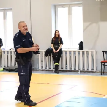 Dzieci przed wakacjami uczą się zasad udzielania pierwszej pomocy