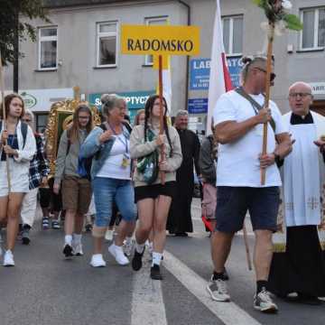 Podróż wiary. Pielgrzymi z Radomska w drodze na Jasną Górę