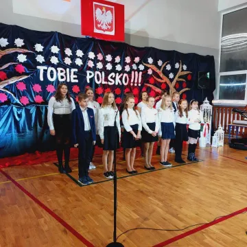 Koncert „Tobie Polsko” w PSP nr 8 w Radomsku