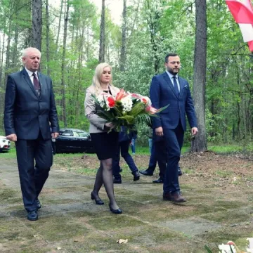 W Bąkowej Górze upamiętniono zamordowanych żołnierzy KWP