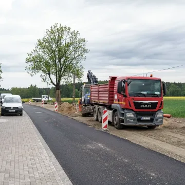 Budowa nowej drogi w  Bąkowej Górze na ostatniej prostej