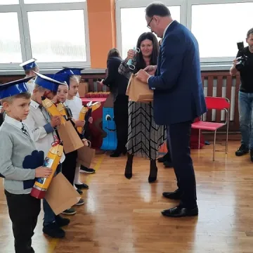 Ślubowanie pierwszaków w PSP nr 8 w Radomsku