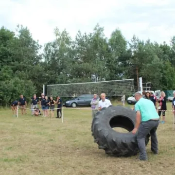 Niedośpielin z pucharem wójta