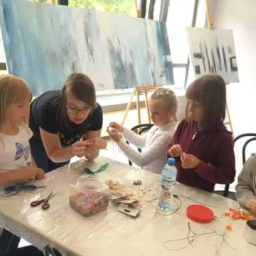 Warsztaty tworzenia biżuterii w MDK