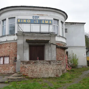 Kto zabezpieczy przeciekający dach „Kinemy”?