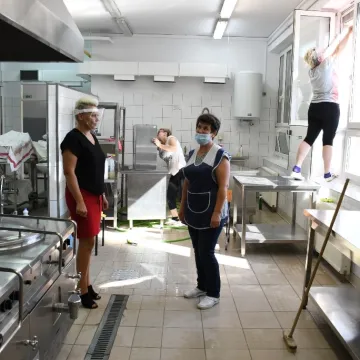 Piotrków Tryb.: SP2 z nową kuchnią i stołówką