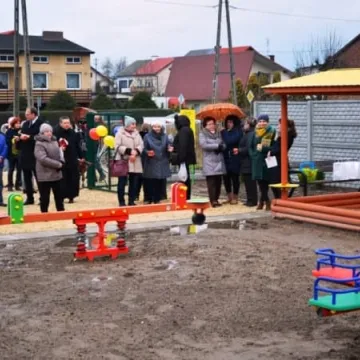 Nowy plac zabaw przy Przedborskiej 