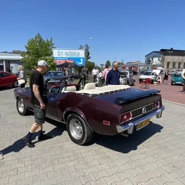 Auto - Moto Weteran 6.  W Radomsku zaparkowały motoryzacyjne legendy