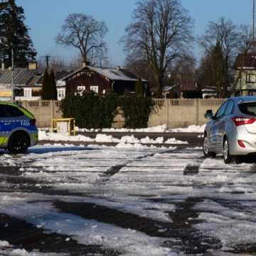 Pierwsza zima za kierownicą. Edukacyjna akcja policji w Radomsku