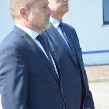 Kwiaty i zaduma w 86. rocznicę wybuchu wojny