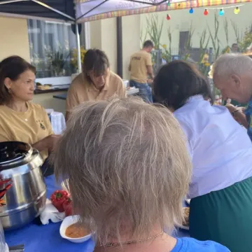 Kietlin świętował przy stole i na zjeżdżalni