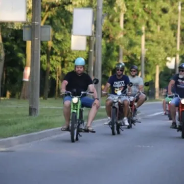 Pojechali komarami przez Polskę 