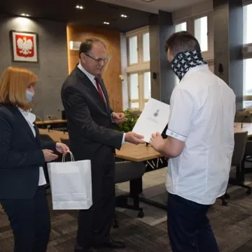 Młodzi zawodnicy z Radomska odebrali stypendia sportowe