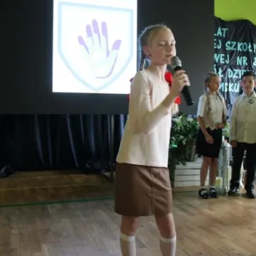 PSP 8 w Radomsku nadano imię „Przyjaciół Dzieci”. Uroczystości 50-lecia