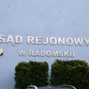 Decyzja o odebraniu matce 11 dzieci wciąż w mocy. Sąd odroczył rozprawę