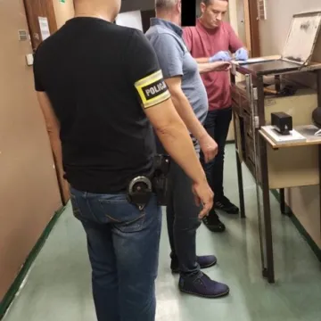 O mały włos straciliby 26 tysięcy. Na szczęście policjanci byli szybsi od oszusta