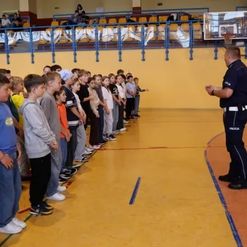 Młodzi cykliści z Przedborza sprawdzili swoje umiejętności pod okiem policjantów