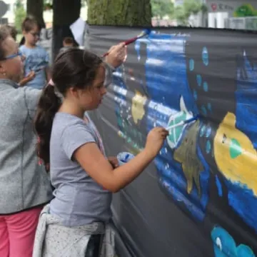 Warsztaty plastyczne „Mania malowania” w plenerze