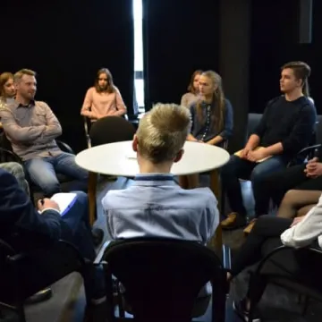 Debata w MDK ph. „Dekalog Pużaka”.