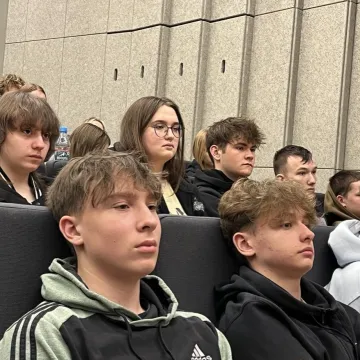 Uczniowie Elektryka na spotkaniu z ocalałym z KL Auschwitz-Birkenau