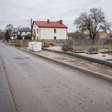 Połączenie łódzkiego ze śląskim. Modernizacja drogi w Ciężkowicach w toku