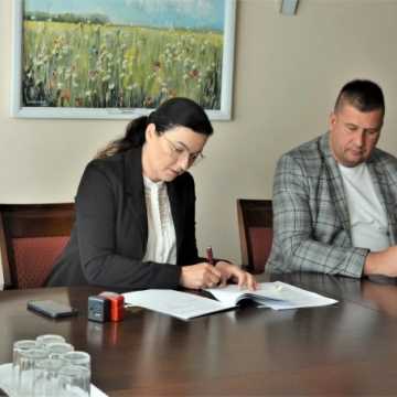 Umowa z gminą Gomunice w „Programie wyrównywania różnic między regionami”