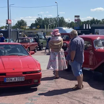 Auto - Moto Weteran 6.  W Radomsku zaparkowały motoryzacyjne legendy