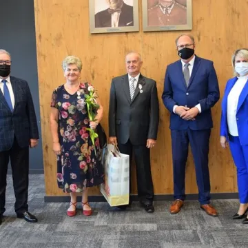 „Złoci” małżonkowie odznaczeni medalami