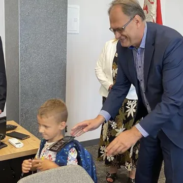 Energetyczne tornistry trafiły do pierwszoklasistów z Radomska