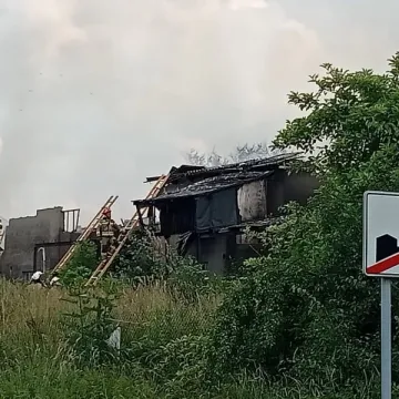Pożar budynku gospodarczego w Dmeninie
