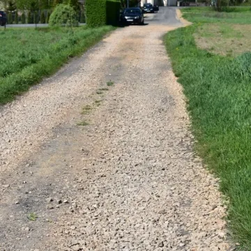 Gm. Kamieńsk: trwa utwardzanie dróg gruntowych