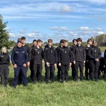 [WIDEO] Manewry klas mundurowych ZSP 1 w Radomsku. Praktyczna lekcja poszukiwania zaginionych