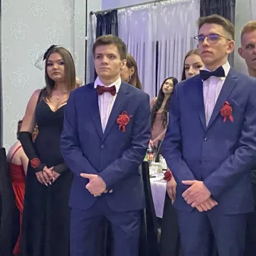 Szampańska zabawa studniówkowa ZSE w Radomsku