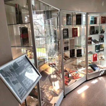 Katyń: zbrodnia, prawda, pamięć - wystawa w bibliotece w Radomsku