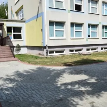 Nowe chodniki przy PSP nr 1 w Radomsku