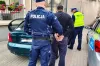 Na urlopie, ale w służbie. Policjant z Kamieńska zatrzymał kierowcę z sądowymi zakazami